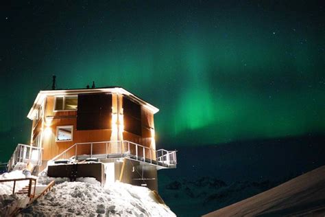 The 6 Best Luxury Hotels to See the Northern Lights this Winter | Trip Expert