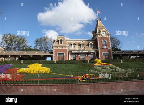 Train station at entrance to Disneyland theme park Stock Photo - Alamy