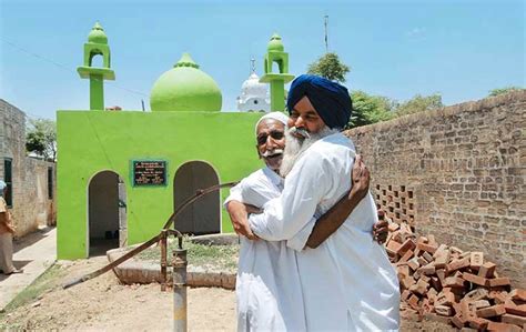 Interfaith - Shades Of The Old Punjab - Sikhs, Hindus helping rebuild ...