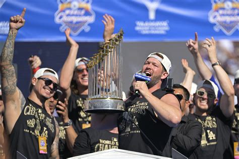 Dodgers celebrate two World Series wins with downtown LA parade | GMA News Online