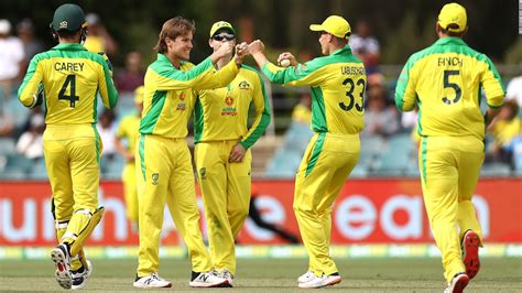 IPL: Australian cricketers scramble to leave India amid Covid-19 crisis ...