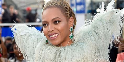 Beyonce in Pale Blue Francesco Scognamiglio Dress at the 2016 VMA ...