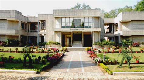 Xavier School of Management (XLRI GMP) Jamshedpur - Crackverbal Top MBA ...