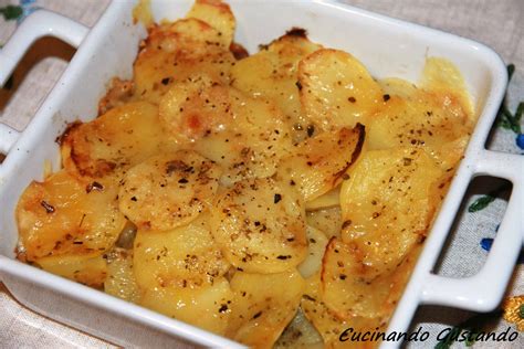 Patate al forno con formaggio filante | Idee alimentari, Patate al forno con formaggio, Patate ...