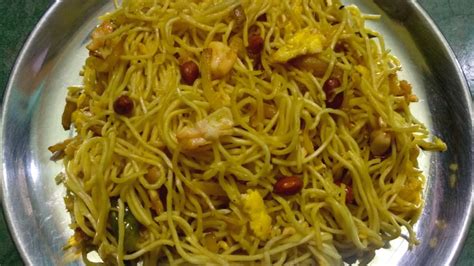 How to Make Egg Chow Mein at Home / Bengali Style Homemade Egg Chow ...