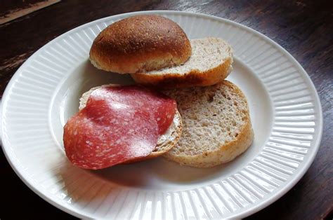 zsuzsa is in the kitchen: WHOLE WHEAT SANDWICH BUNS