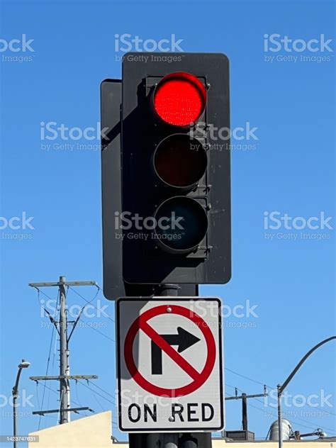 Los Angeles Street Sign No Turn On Red California Usa Stock Photo - Download Image Now - iStock