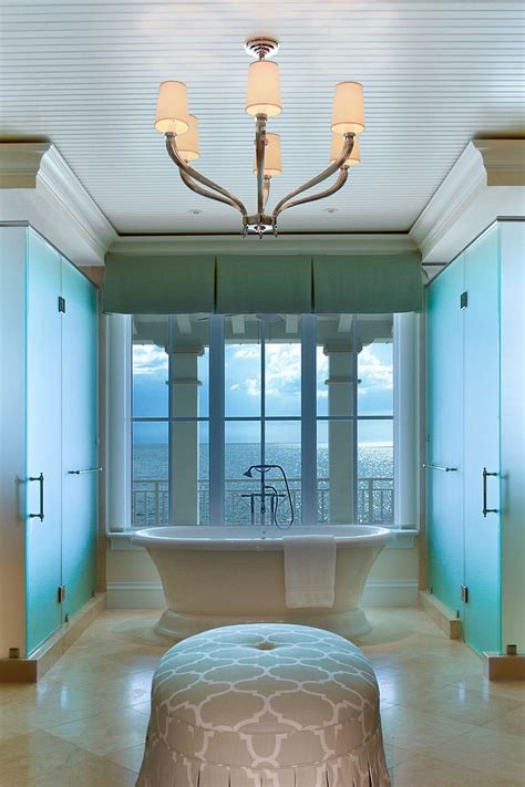 20 Luxurious Bathrooms with a Scenic View of the Ocean