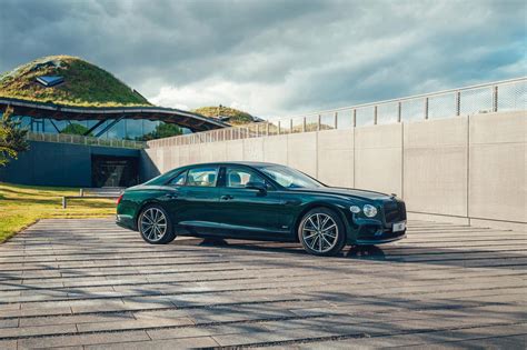 Introducing the new Flying Spur Hybrid – CarNewsCafe