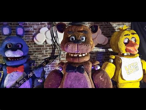 “My trip to Freddy Fazbear’s Pizza!” - ANIMATRONICS + ROBOTS!