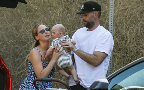 Jennifer Lawrence con il marito e il figlio: le prime foto da mamma | Amica