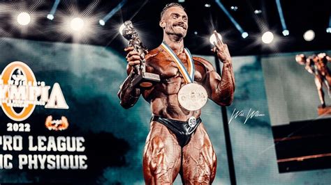 Chris Bumstead WINS the 2022 Classic Physique Olympia Throne