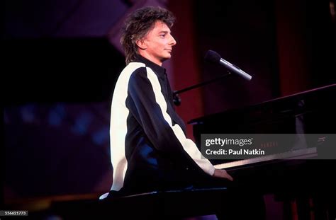 American musician Barry Manilow performs on the 'Oprah Winfrey Show ...