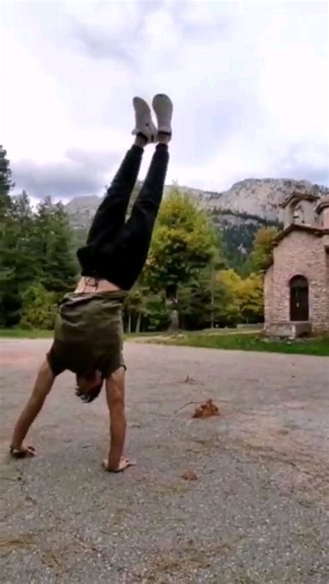 One arm handstand training! : r/Calisthenic