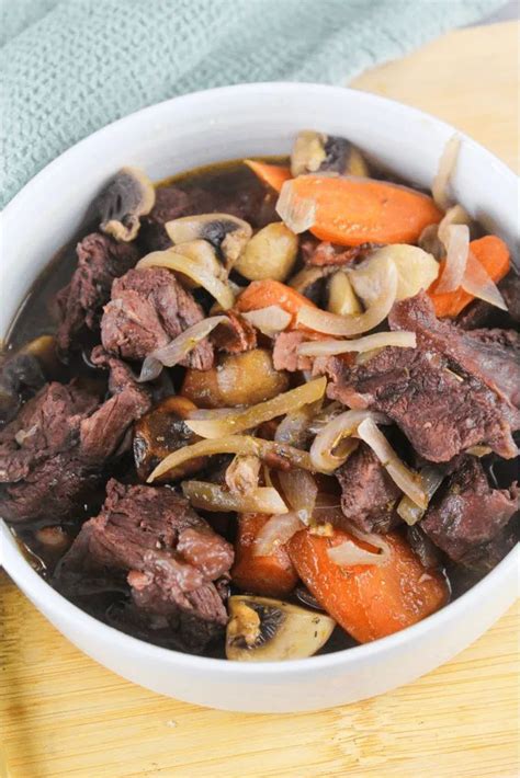 Delicious Ina Garten's Beef Bourguignon Recipe (with Photos) | Recipe | Beef bourguignon, Beef ...