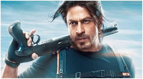 Brooding Shah Rukh Khan brandishes a shotgun in new Pathaan still ...