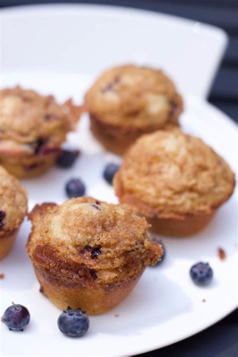 Ina Garten Blueberry Muffins (With Easy Streusel Topping) | Recipe in 2020 | Blue berry muffins ...