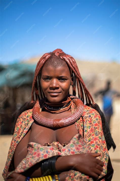 Premium Photo | Portrait of a girl from the himba tribe in namibia