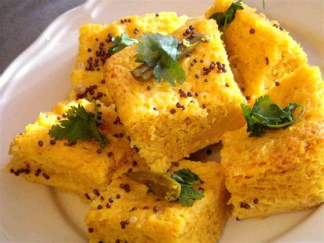 Some Gujarati Dishes That Everyone Should Try - FoodGuruz