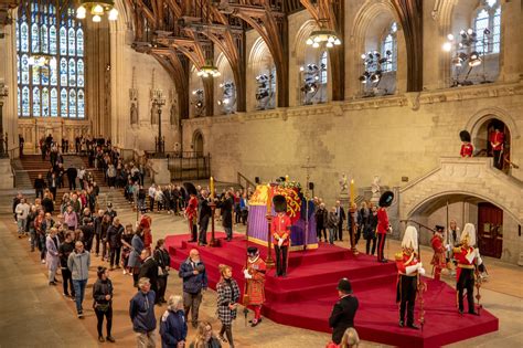 What Time Is Queen Elizabeth’s Funeral? - The New York Times