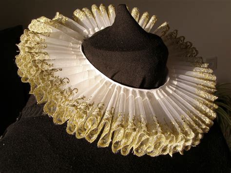 Elizabethan Era Ruff | Elizabethan era, Ruff collar, Elizabethan costume