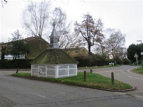 Banstead village well © Malc McDonald cc-by-sa/2.0 :: Geograph Britain ...