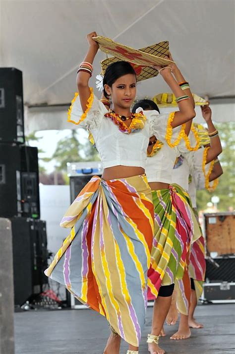 Traditional Sri Lankan harvesting dance. #dance #culture #asia #southasia | Sri lankan clothes ...