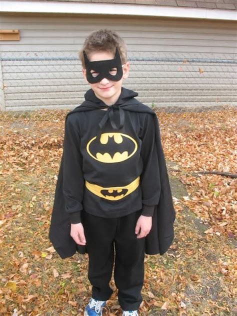 DIY Superhero Costume : DIY Batman Costume : DIY Halloween | Fantasias infantis, Fantasia de ...