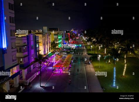 Ocean Drive Miami Beach night neon lights and tourists walking Stock ...