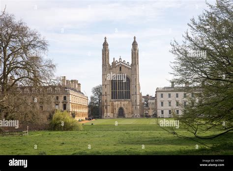 Cambridge universitys kings college chapel and clare college hi-res ...