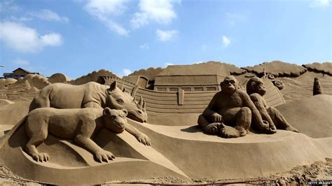 Weston Super Mare Sand Sculptures 2022 - LOVELAND SCULPTURE WALL