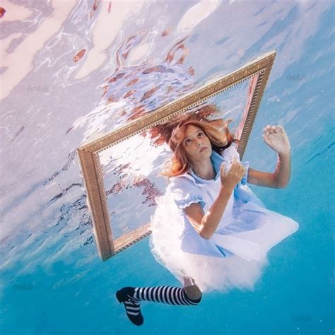 10 Creative Photography - People Underwater - Top Dreamer