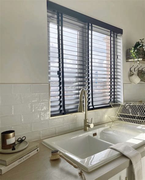 15 Kitchen Blinds Ideas + Expert Advice On How To Choose The Right Type ...