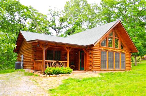 Cabin with a Hot Tub near Branson, Missouri