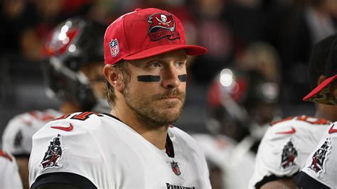 Buccaneers quarterback Blaine Gabbert helps save family in helicopter crash - NBC Sports Boston