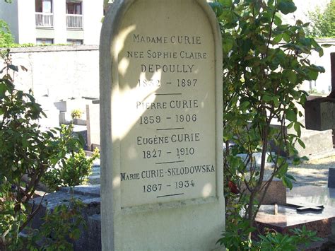 Tombe de Pierre et Marie CURIE, cimetière communal de Sceaux (Hauts-de-Seine). - a photo on ...