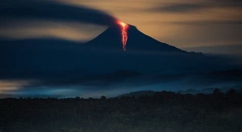 Volcano erupts in Ecuador | Report.az