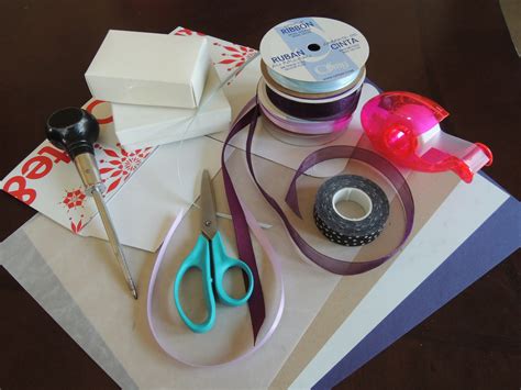 Holly Goes Lightly: DIY Scrapbook Paper Gift Bags