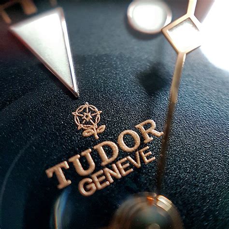 Review: Black Bay Noir Tudor Rose Logo