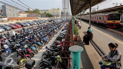 Parkir di Stasiun Jadi Solusi Kurangi Macet Jakarta - Foto Liputan6.com