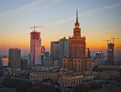 Warsaw Skyline Sunrise | October sun rising above the Palace… | Flickr