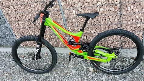 Specialized Demo 8 Downhill MONSTER GREEN ROCKET RED WHITE - YouTube