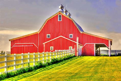 Pin by Judie Mudgett on My Red Barn Obsession | Red barn, Tree leaf ...