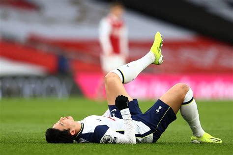 Tottenham forward Son Heung-min suffers early injury against Arsenal ...