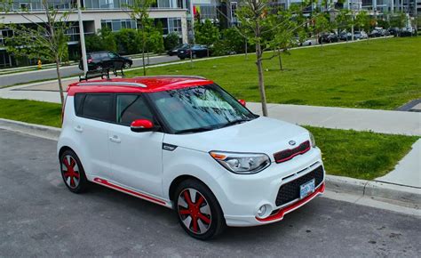 Awesome Pics Of A Polar White / Inferno Red Kia Soul Two Tone SE (Canada-Specs) | Kia News Blog