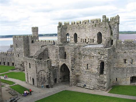 Castell Caernarfon in Caernarfon, United Kingdom | Sygic Travel