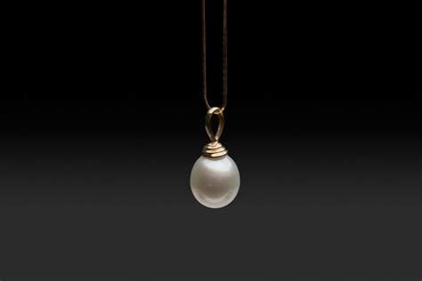 SOUTH SEA PEARL PENDANT – YELLOW GOLD « Jane Brown Pearls