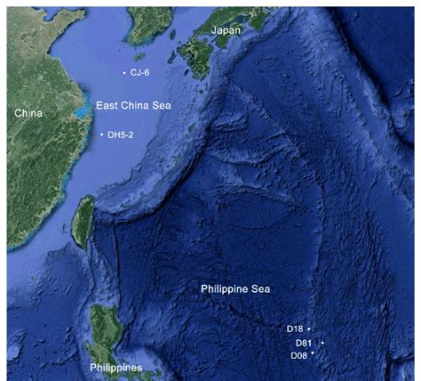 Sampling stations (dots) in the southern Philippine Sea and East China ...