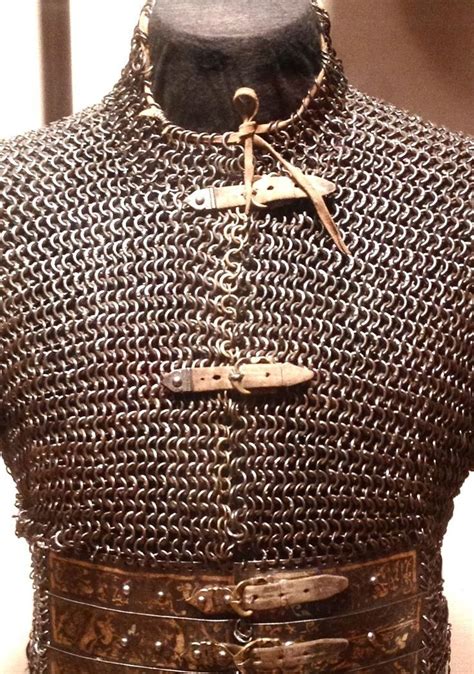 Pin by Gracie Parker-Martin on Arts & Crafts | Medieval armor, Chainmail armor, Leather armor