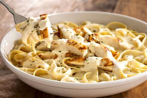 Olive Garden's Chicken Fettuccine Alfredo Recipe | PEOPLE.com